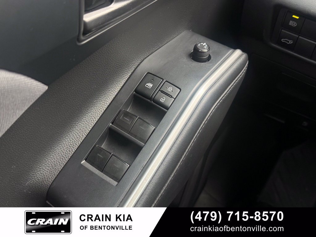 Used 2022 Toyota Highlander LE AWD/4WD image 10
