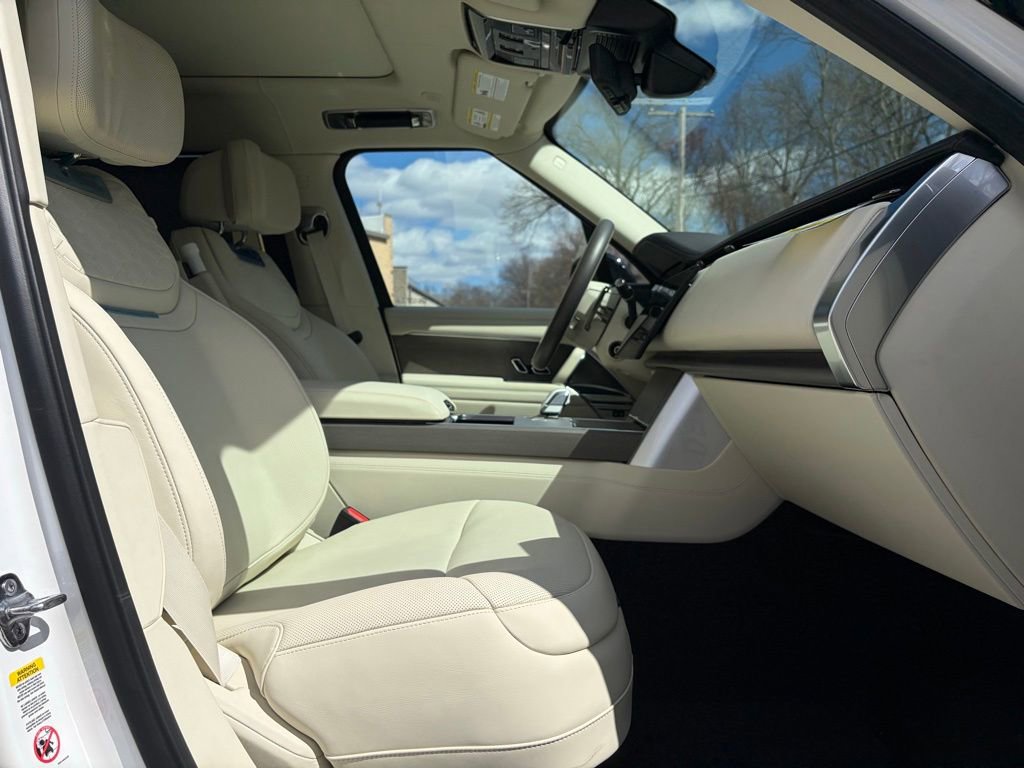 New 2026 Land Rover Range Rover SV image 15