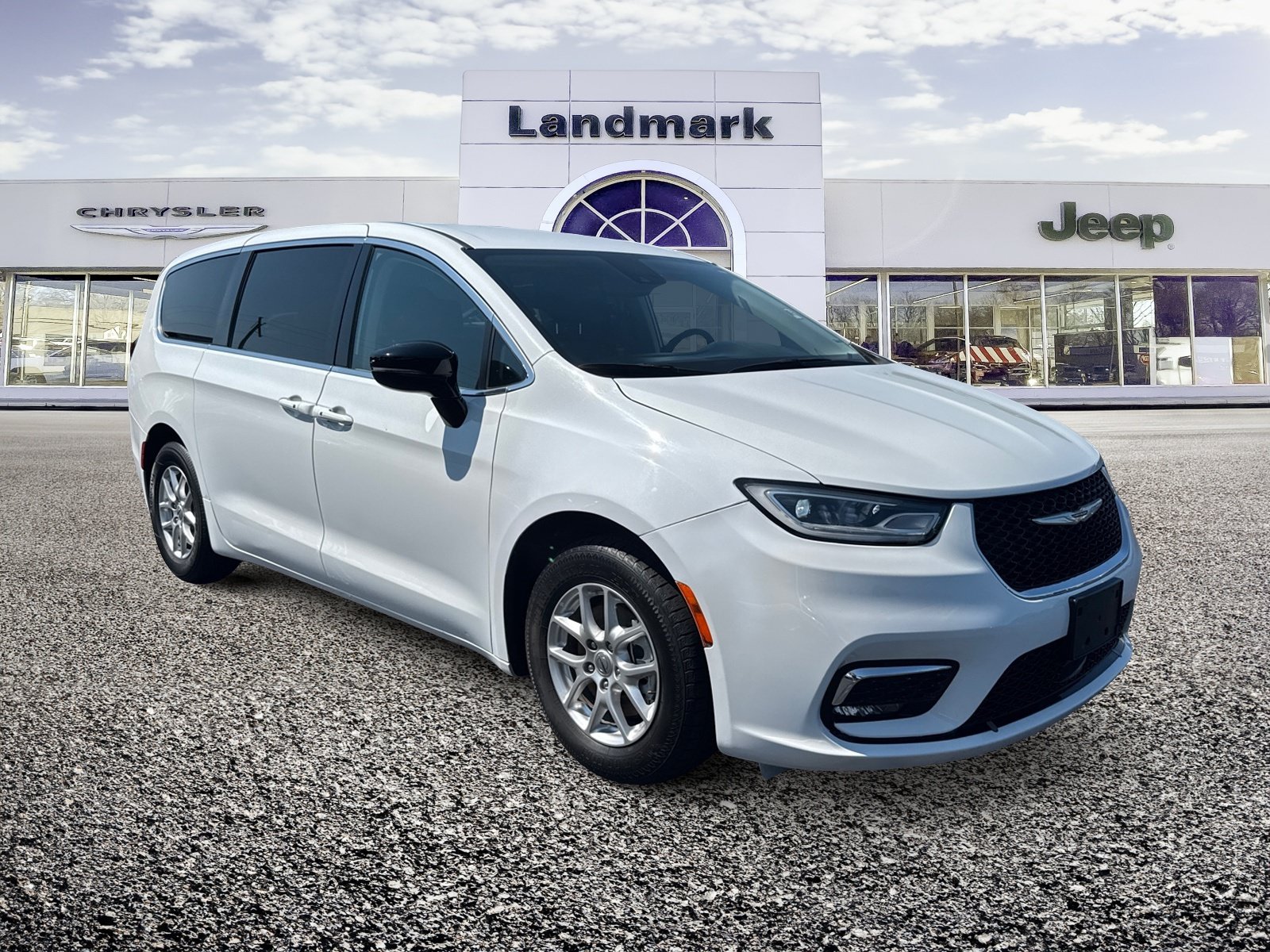 Used 2024 Chrysler Pacifica Touring-L FWD image 21