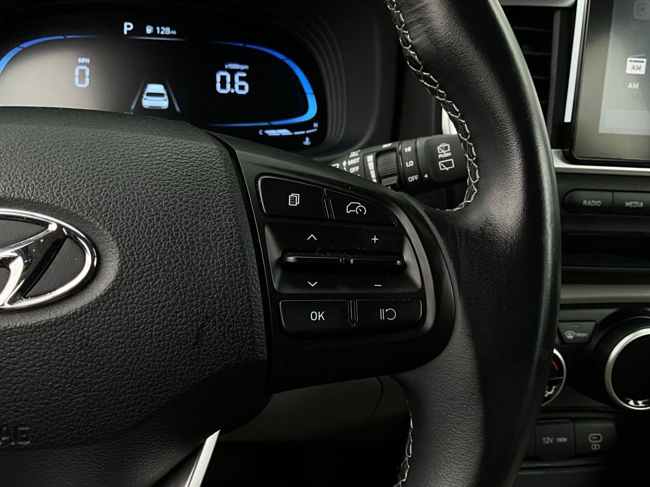 Used 2025 Hyundai Venue SEL image 35