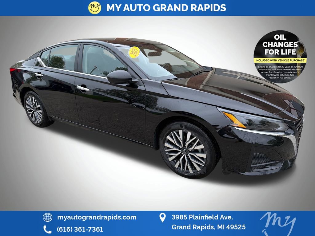Used 2025 Nissan Altima 2.5 SV FWD image 1