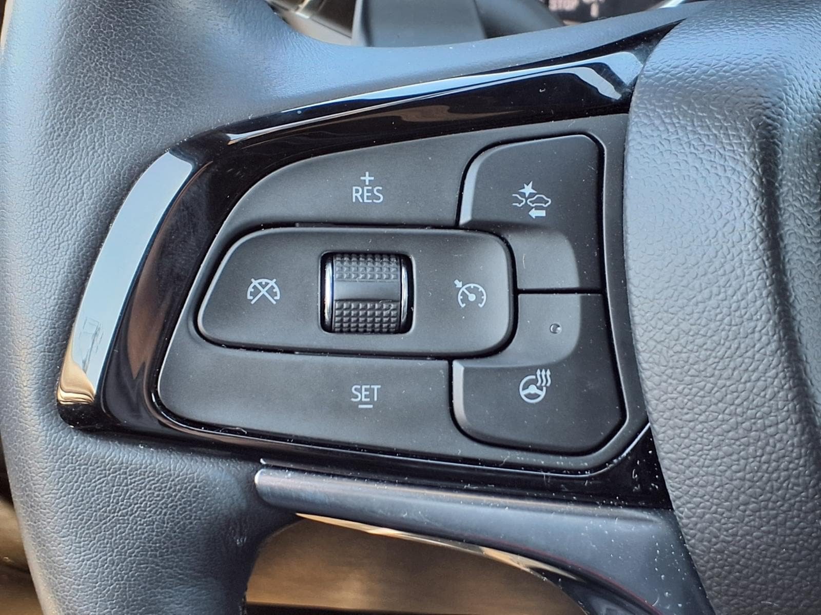 Used 2023 Buick Enclave Avenir w/ Avenir Technology Package AWD/4WD image 18