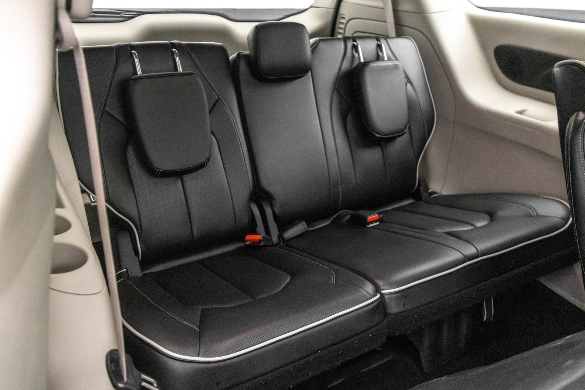 Used 2023 Chrysler Pacifica Limited FWD image 36
