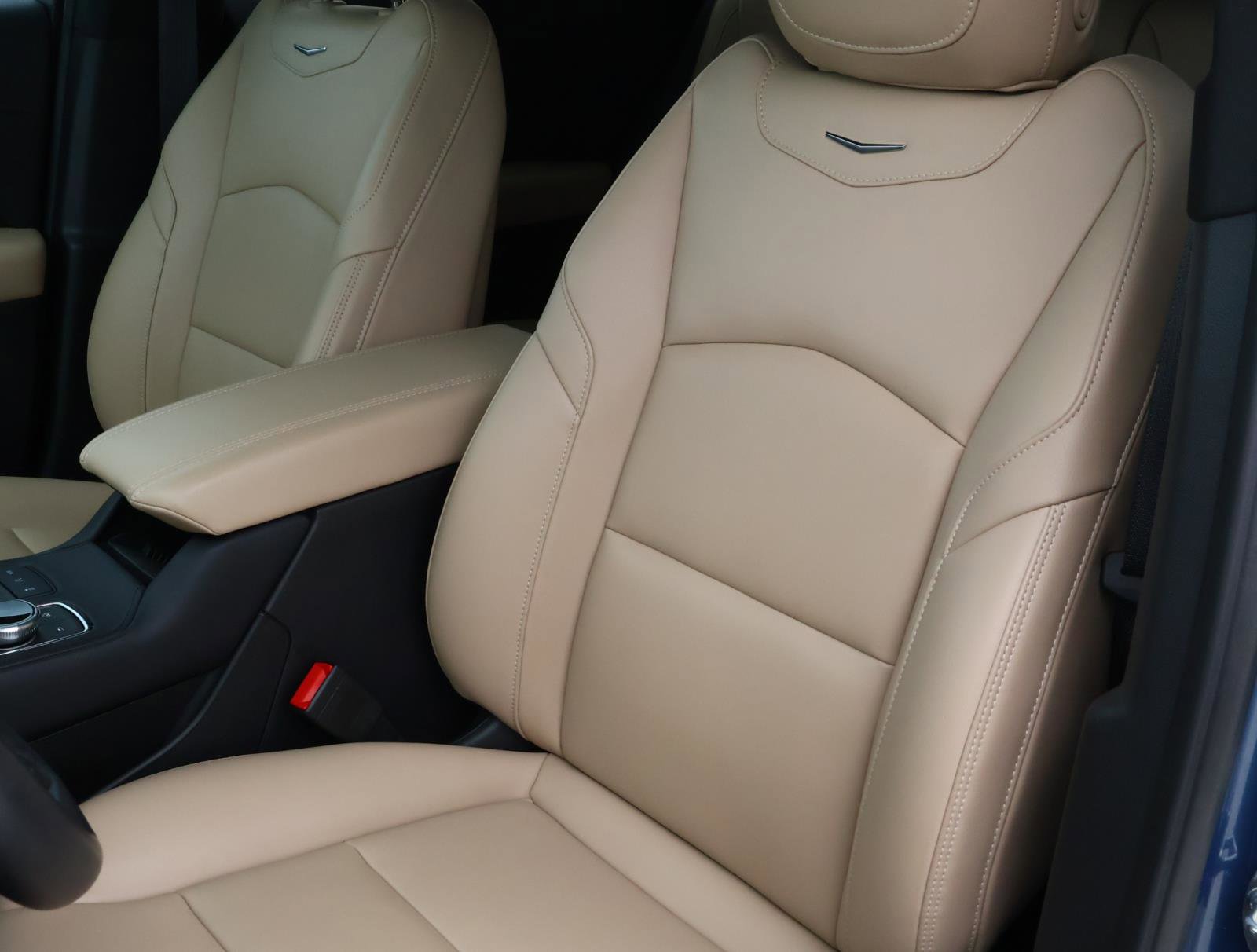 Certified 2024 Cadillac XT4 Luxury FWD image 17