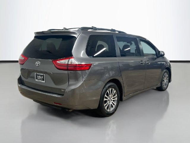 Used 2018 Toyota Sienna XLE w/ XLE Navigation Package FWD image 7