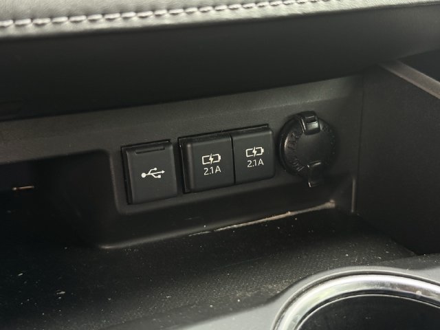 Used 2021 Toyota Highlander XSE FWD image 18