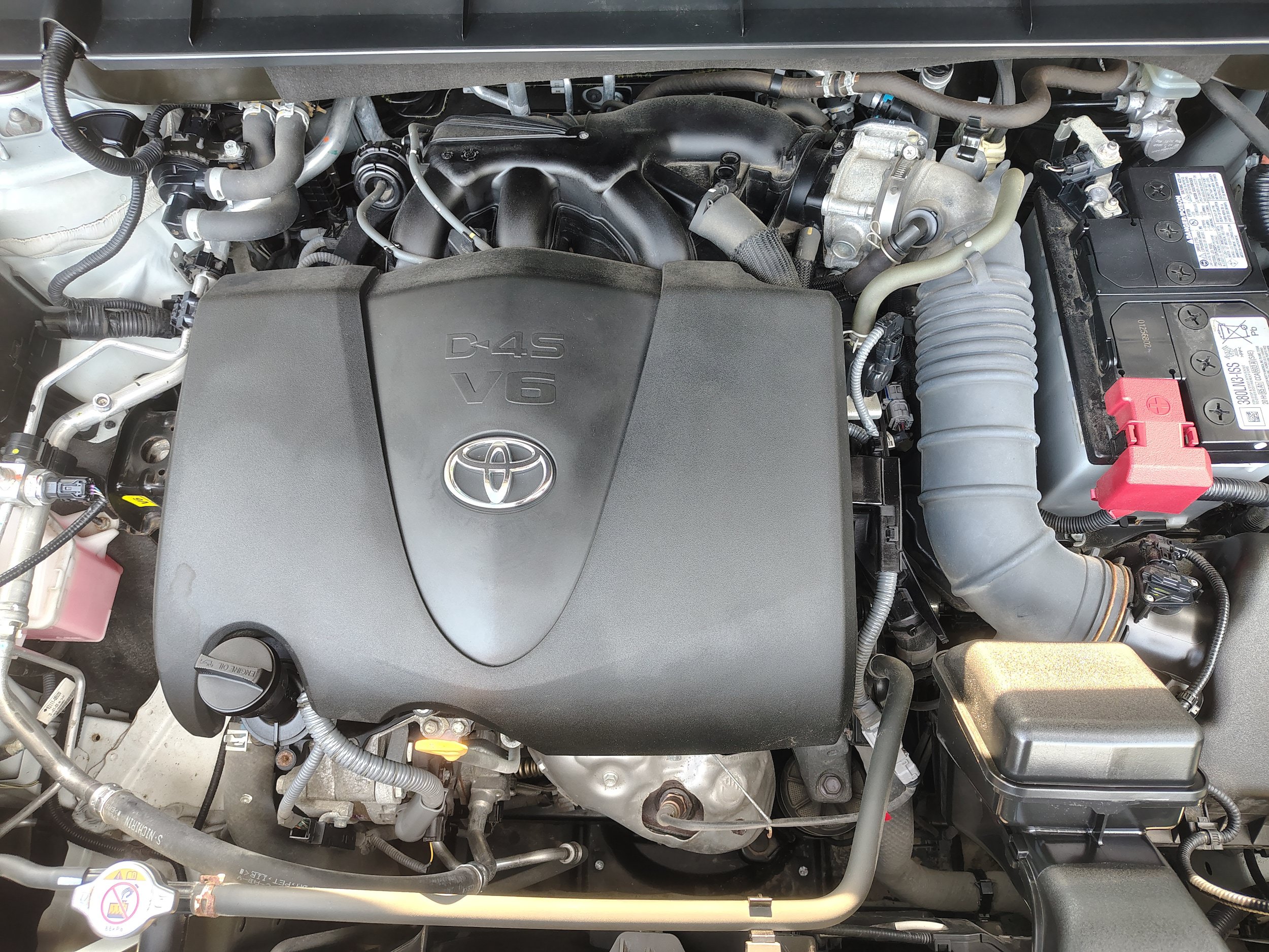 Used 2020 Toyota Highlander XLE AWD/4WD image 14