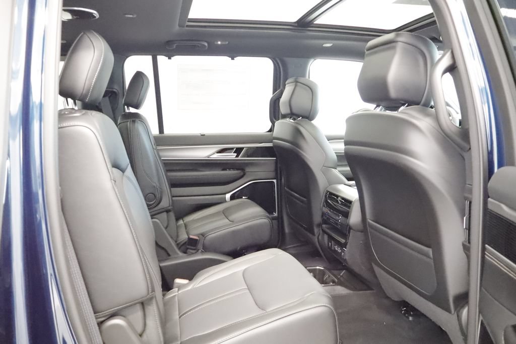 New 2026 Jeep Grand Wagoneer Limited AWD/4WD image 10