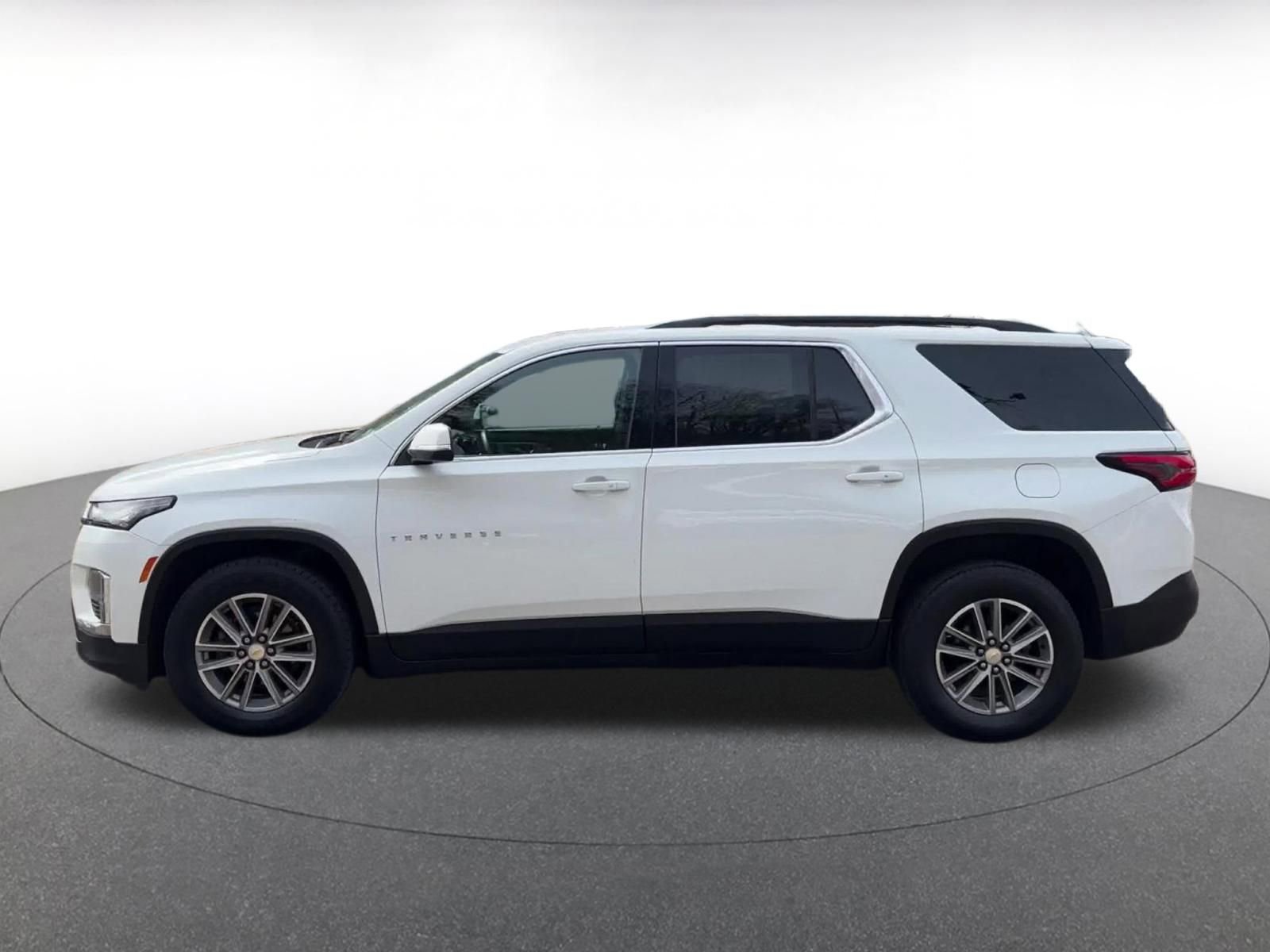 Used 2023 Chevrolet Traverse LT AWD/4WD image 9