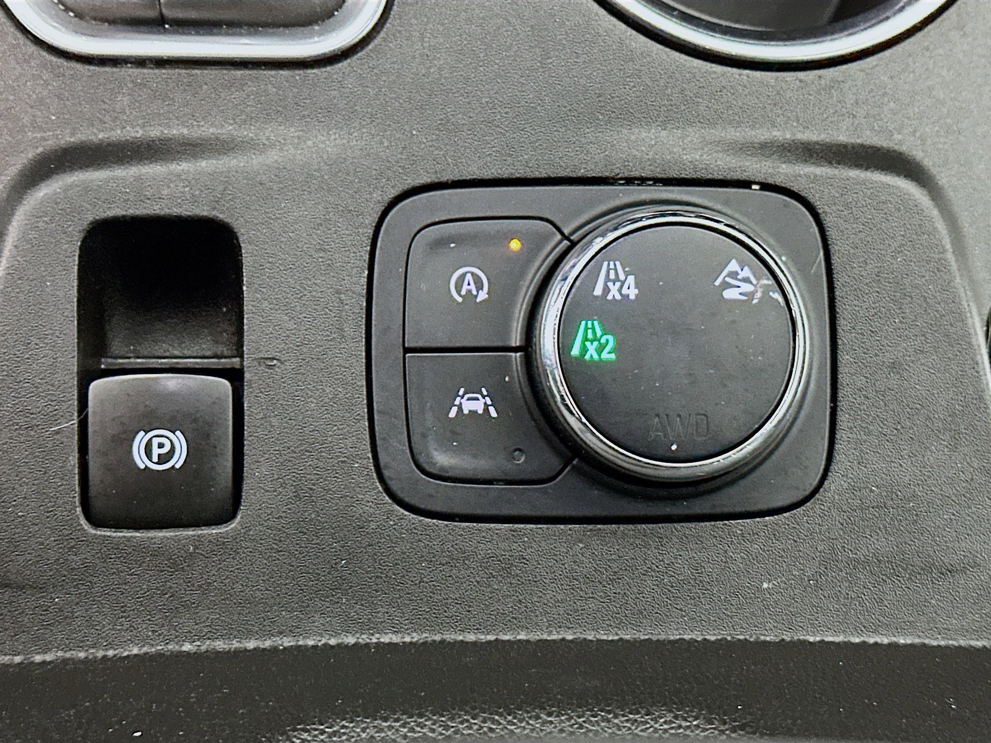 Used 2022 Chevrolet Traverse LT image 25