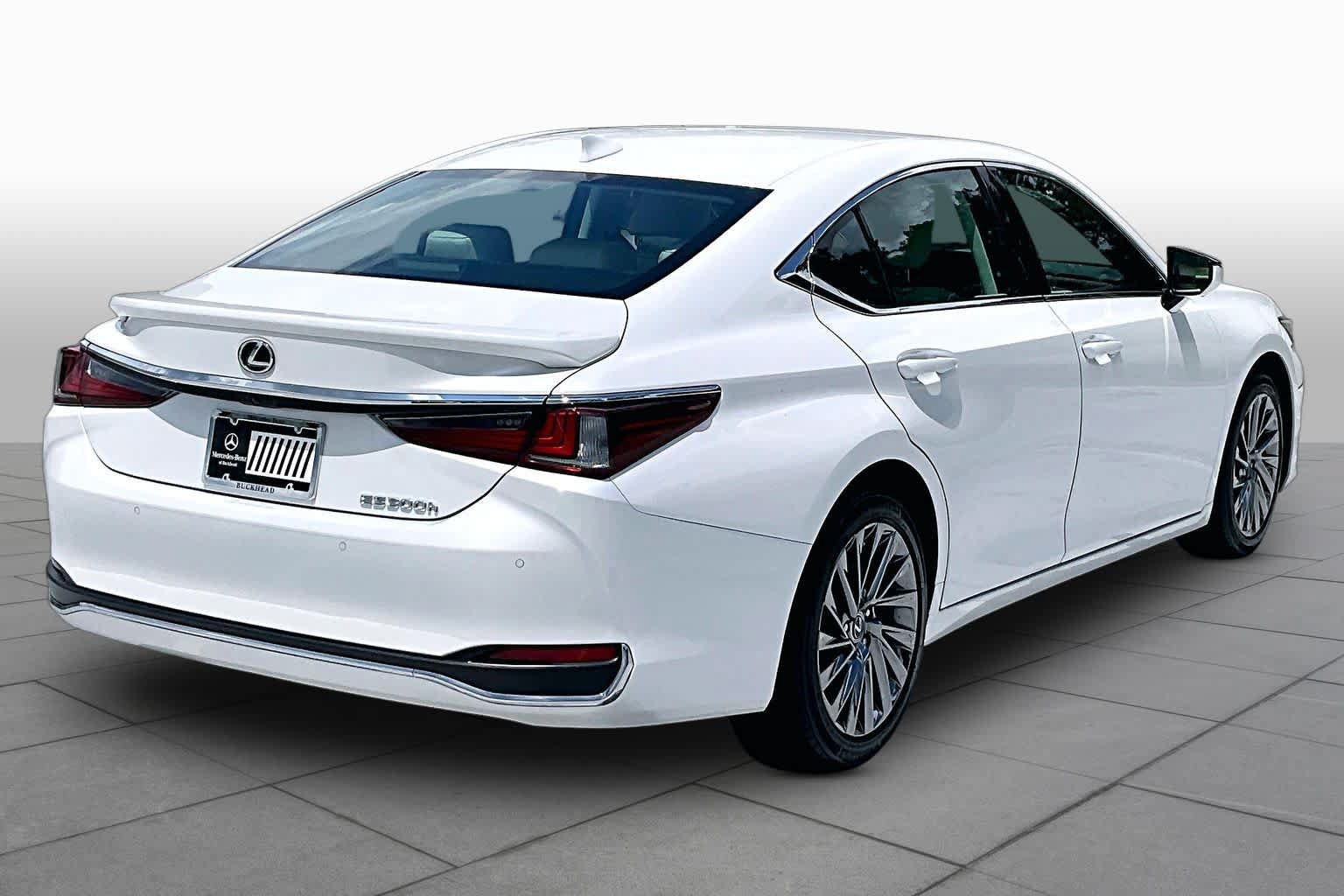 Used 2025 Lexus ES 300h w/ Technology Package FWD image 12