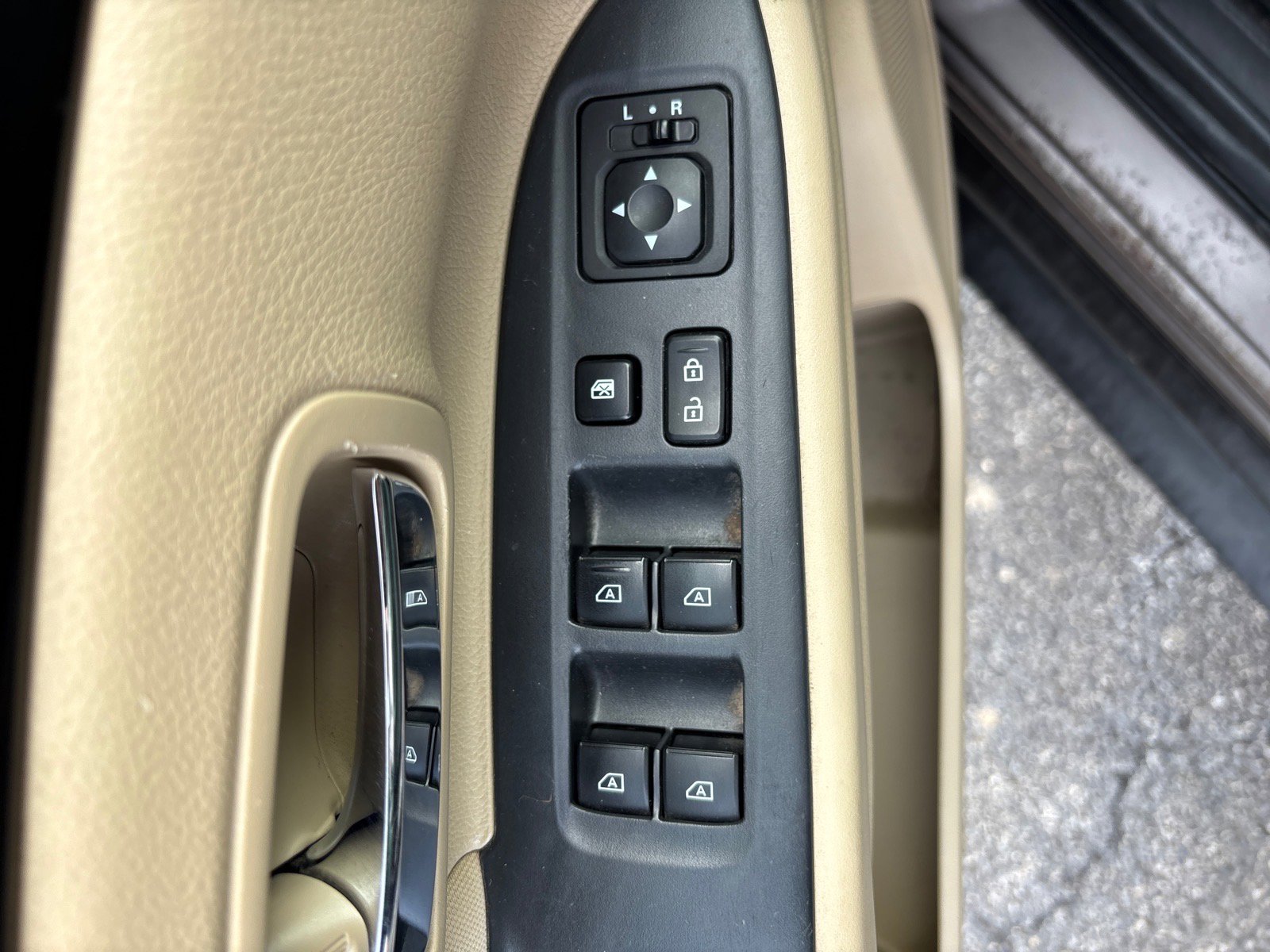 Used 2020 Mitsubishi Outlander ES image 38