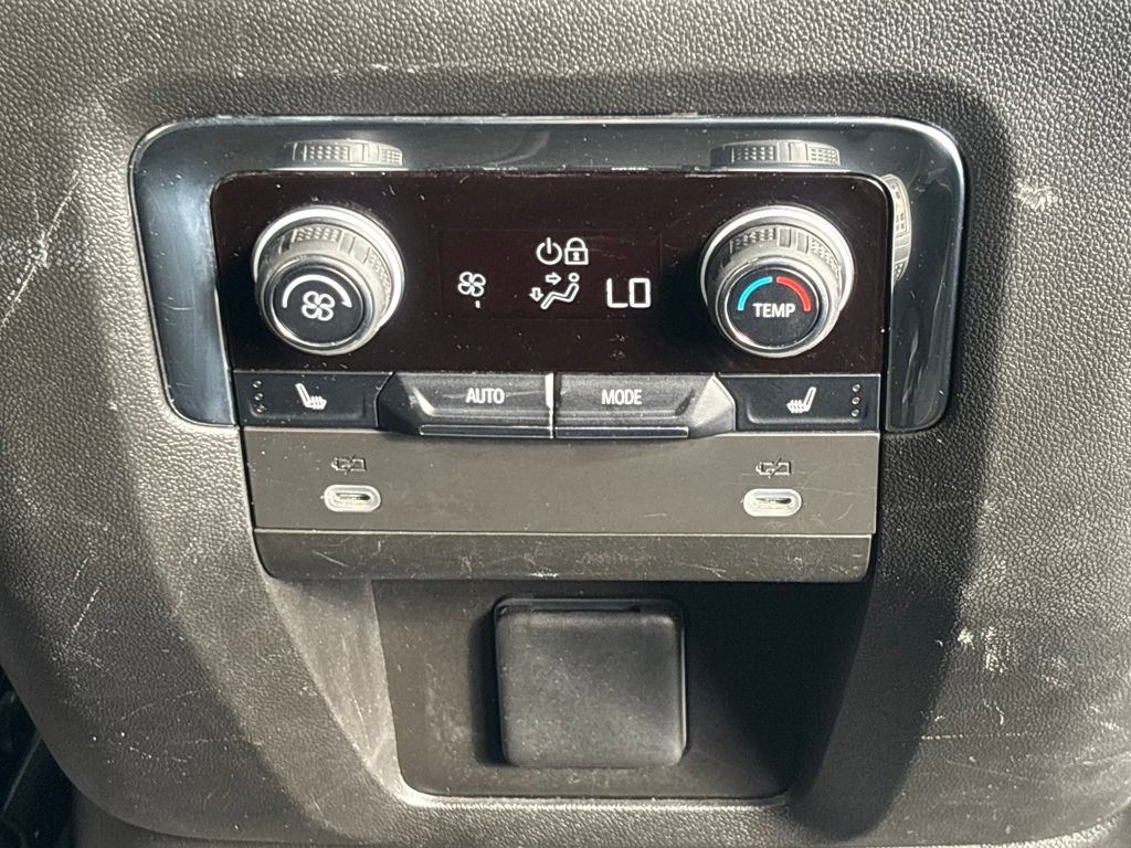Used 2023 Chevrolet Suburban Premier image 29