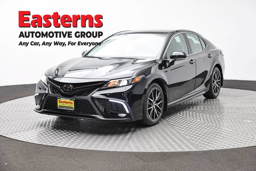 Used 2024 Toyota Camry SE w/ Cold Weather Package FWD image 1