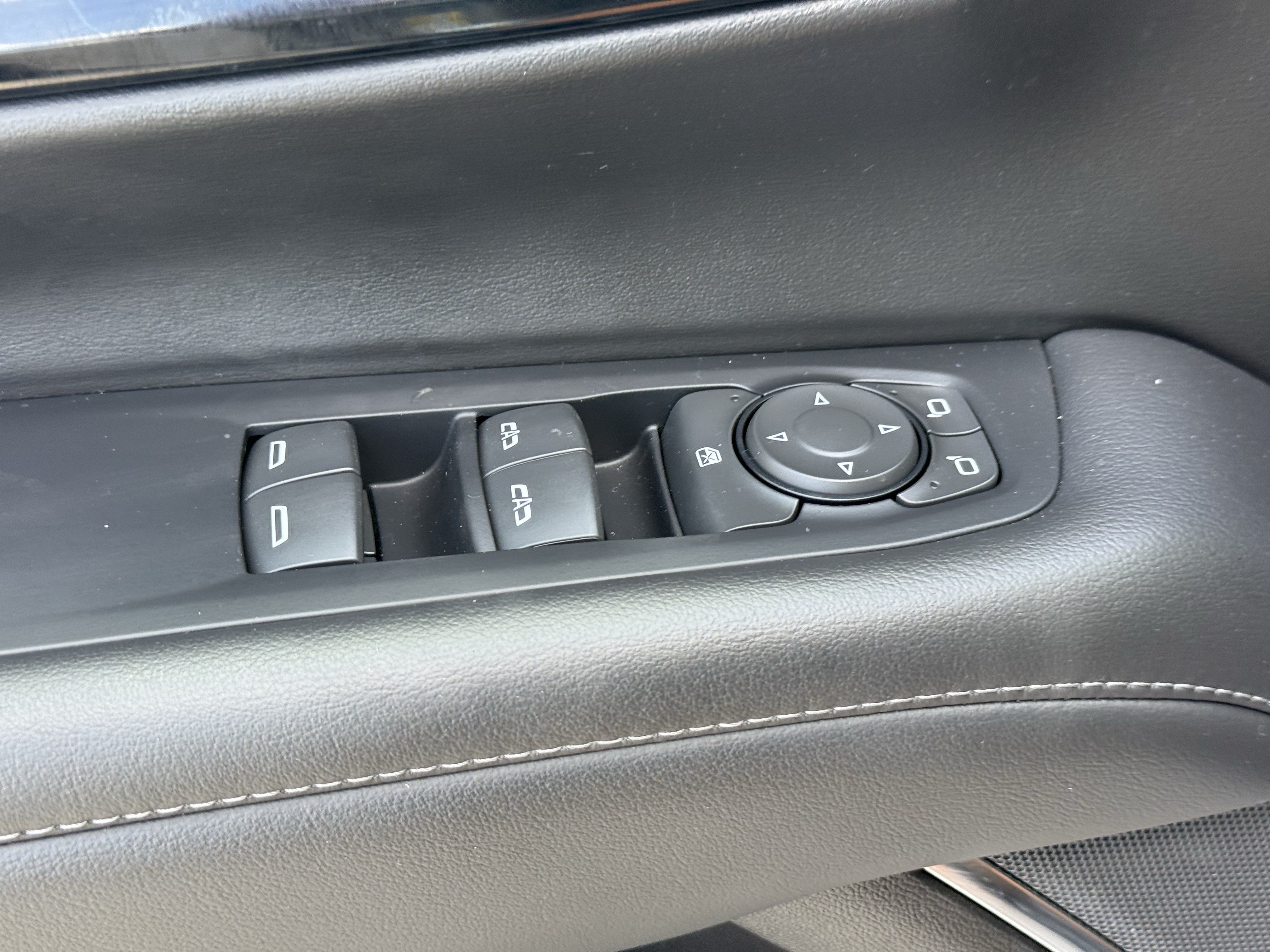 Used 2025 Chevrolet Suburban Z71 AWD/4WD image 26