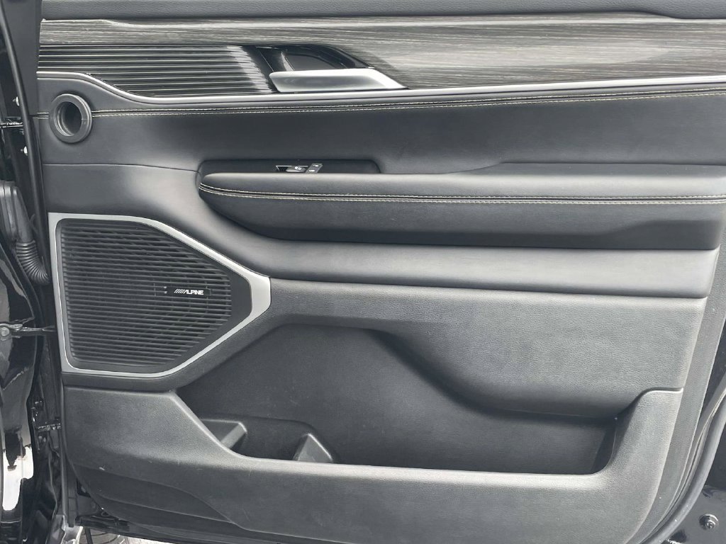 Certified 2022 Jeep Wagoneer Series II w/ Flexible Seating Group AWD/4WD image 18