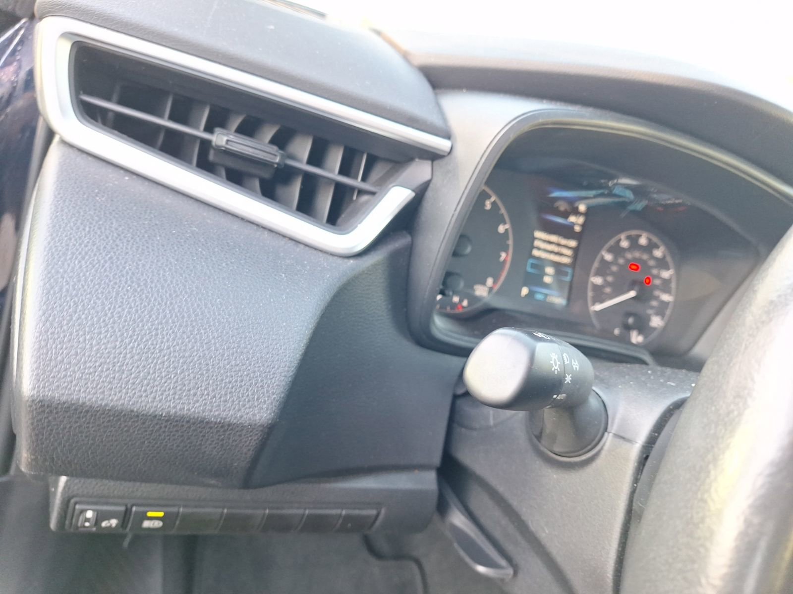 Used 2023 Toyota Corolla SE image 18