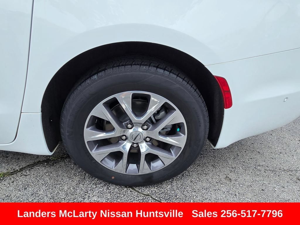 Used 2025 Chrysler Pacifica Pinnacle FWD image 12