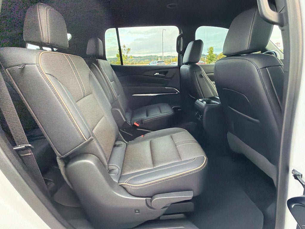 Used 2025 Chevrolet Traverse High Country AWD/4WD image 13