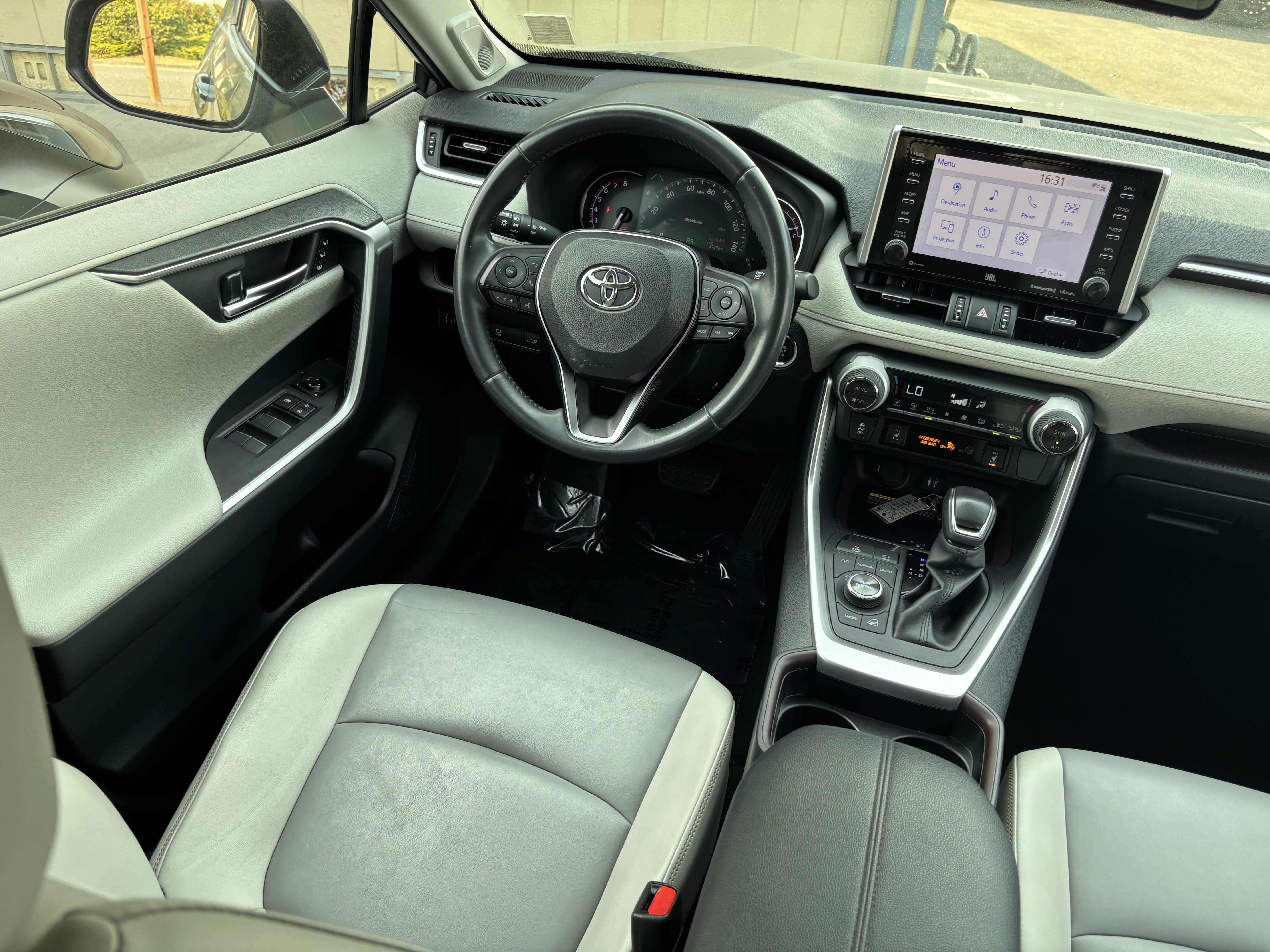 Used 2019 Toyota RAV4 Limited w/ Advanced Technology Package AWD/4WD image 20