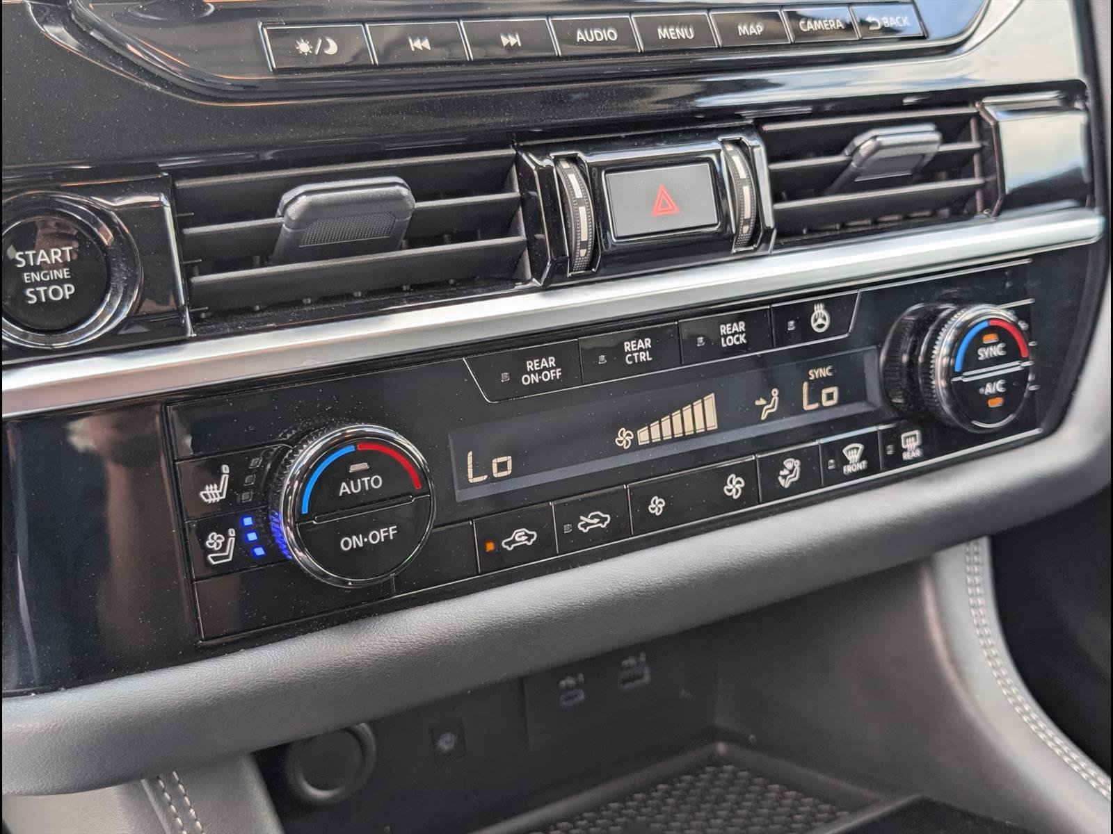 Used 2025 Nissan Pathfinder Platinum w/ Lighting Package (N92) image 12