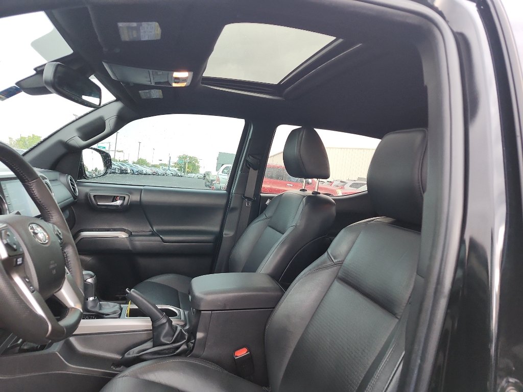 Used 2022 Toyota Tacoma Limited AWD/4WD image 16