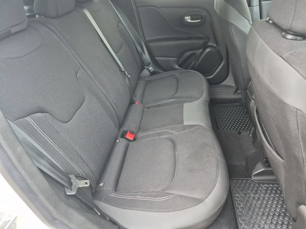 Used 2023 Jeep Renegade Latitude w/ Premium Group AWD/4WD image 19