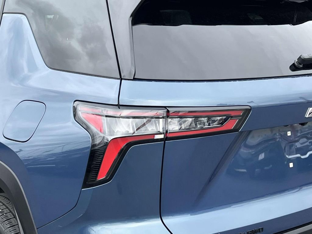 Used 2025 Chevrolet Equinox LT w/ Midnight Edition image 11