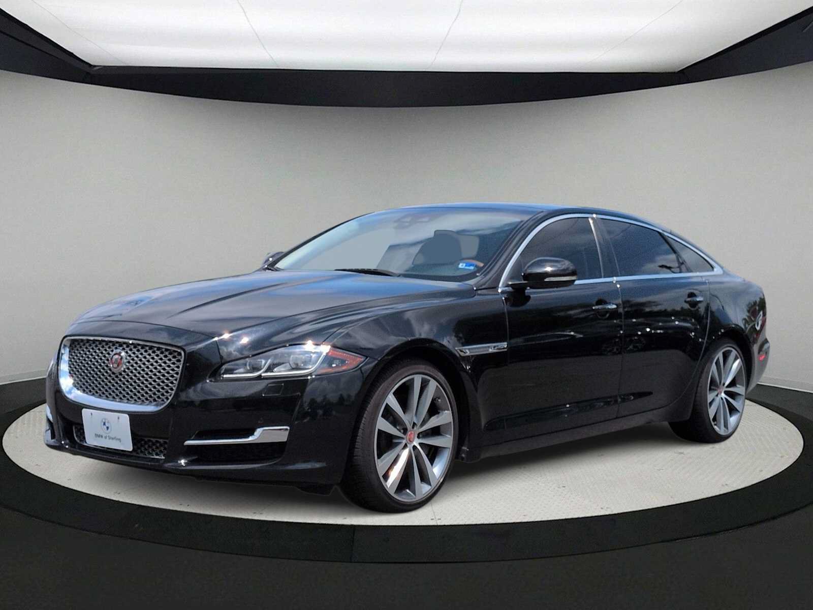 Used 2019 Jaguar XJ AWD image 4