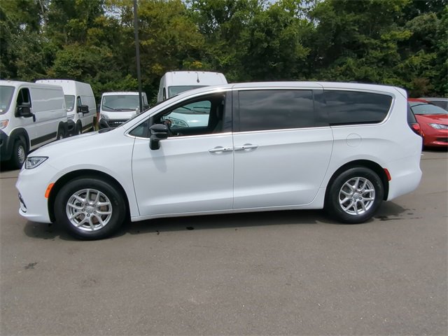 New 2026 Chrysler Pacifica Select image 16