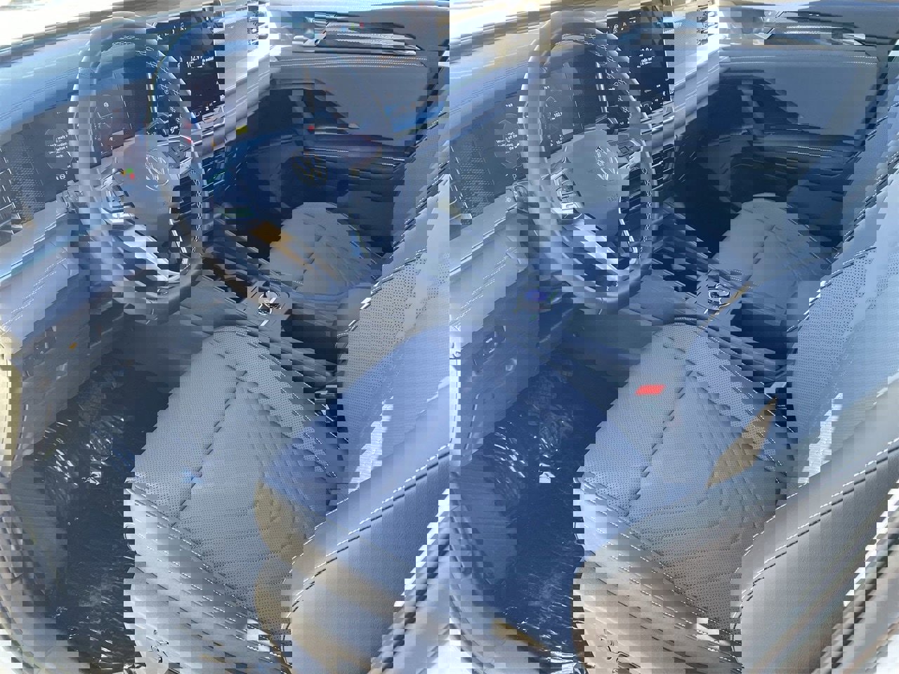 New 2025 Volkswagen Tiguan SE image 14