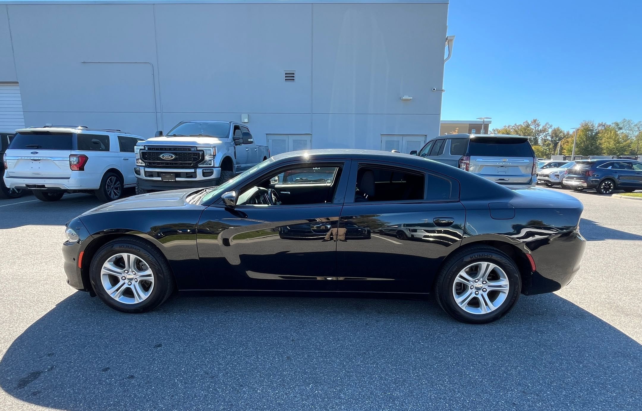 Used 2019 Dodge Charger SXT image 5