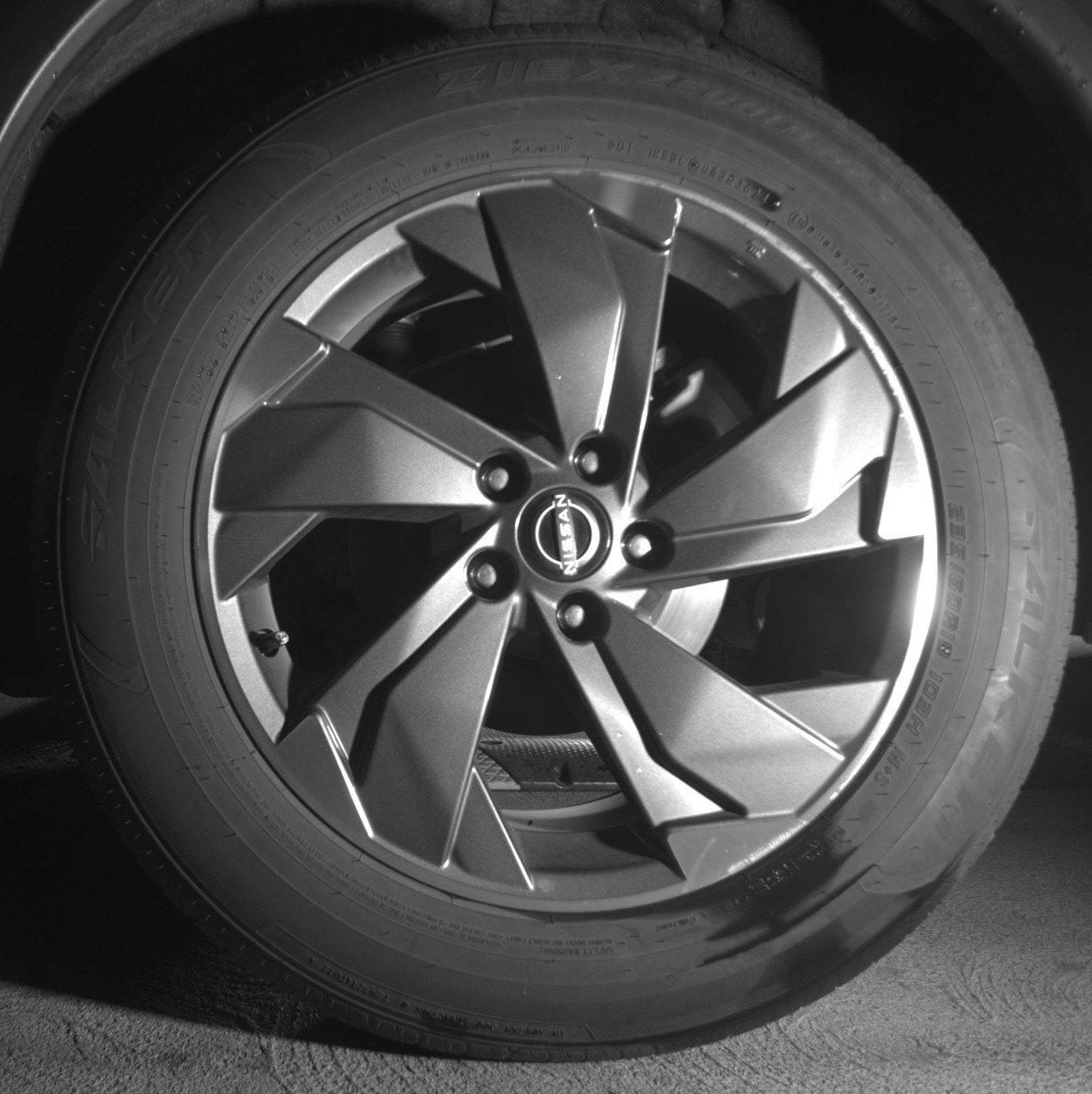 Used 2025 Nissan Rogue SV image 14