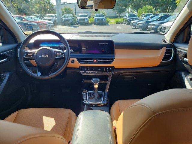 Used 2024 Kia Seltos EX FWD image 2