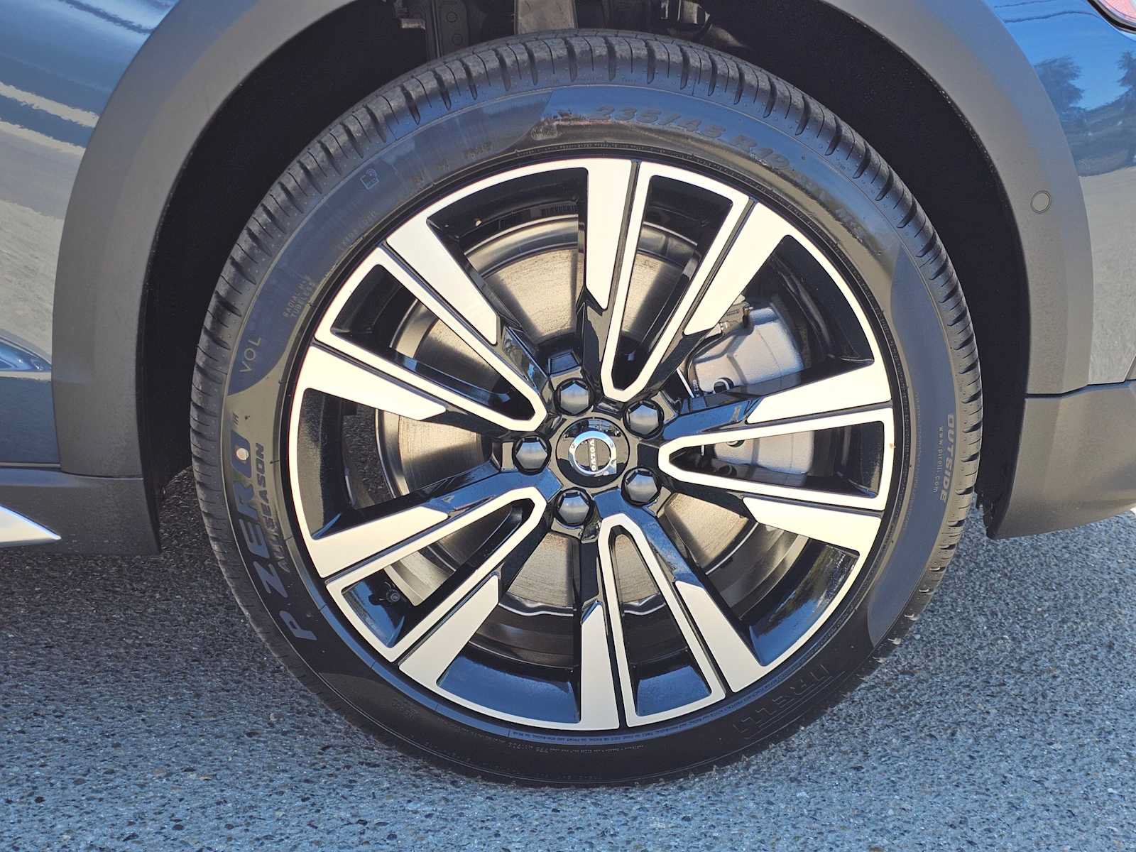 New 2026 Volvo V60 B5 Cross Country Ultra w/ Climate Package AWD/4WD image 9