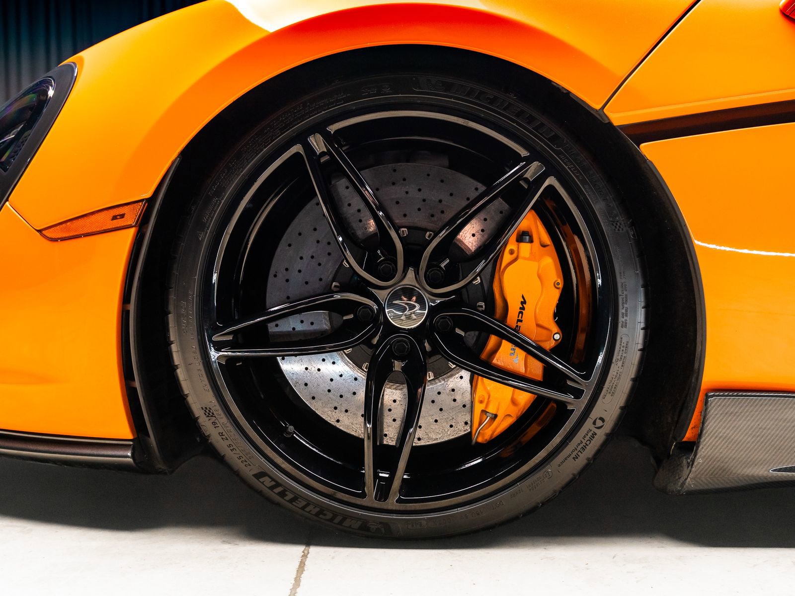 Used 2016 McLaren 570S Coupe RWD image 4