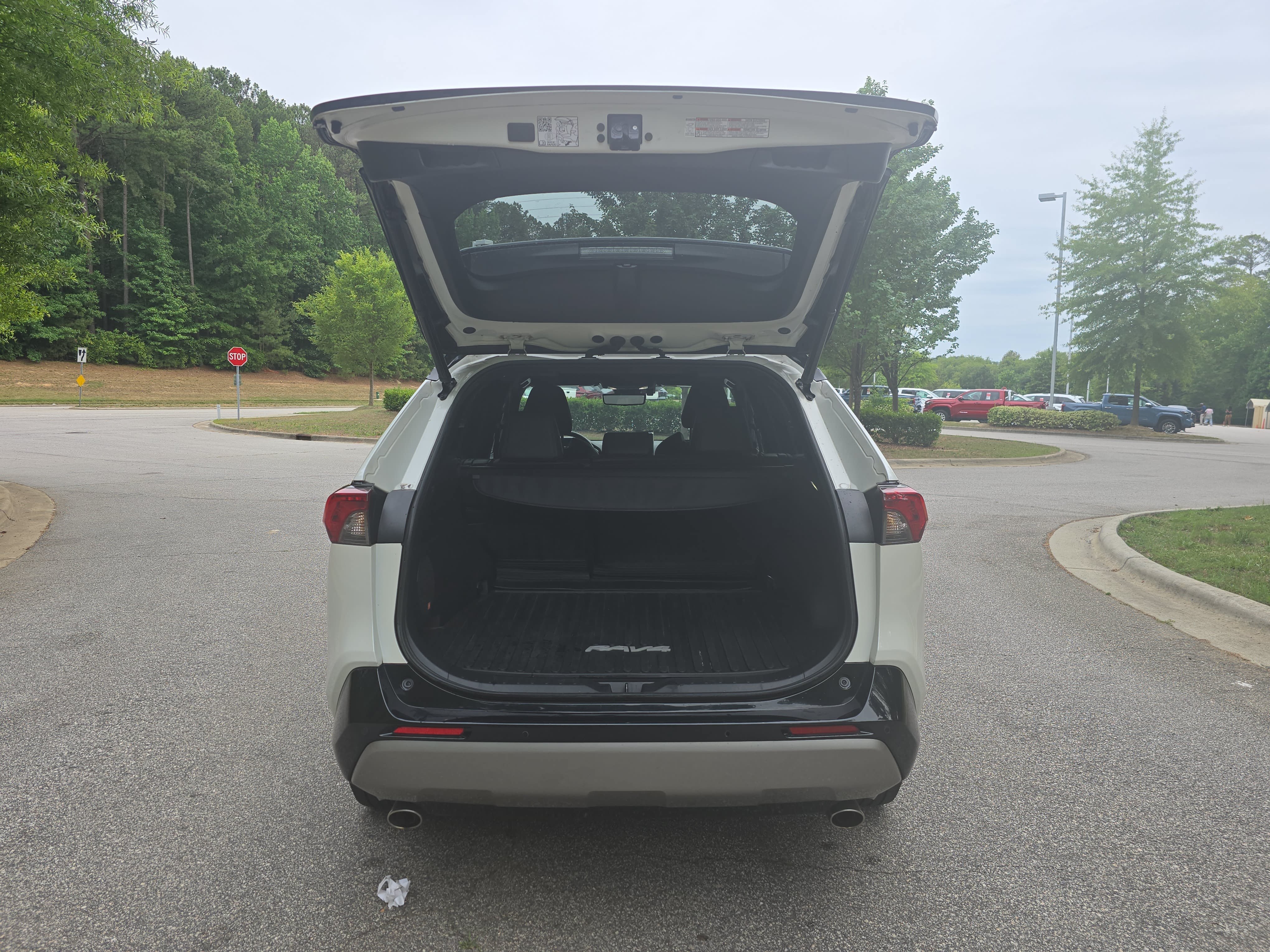 Used 2022 Toyota RAV4 XSE AWD/4WD image 12