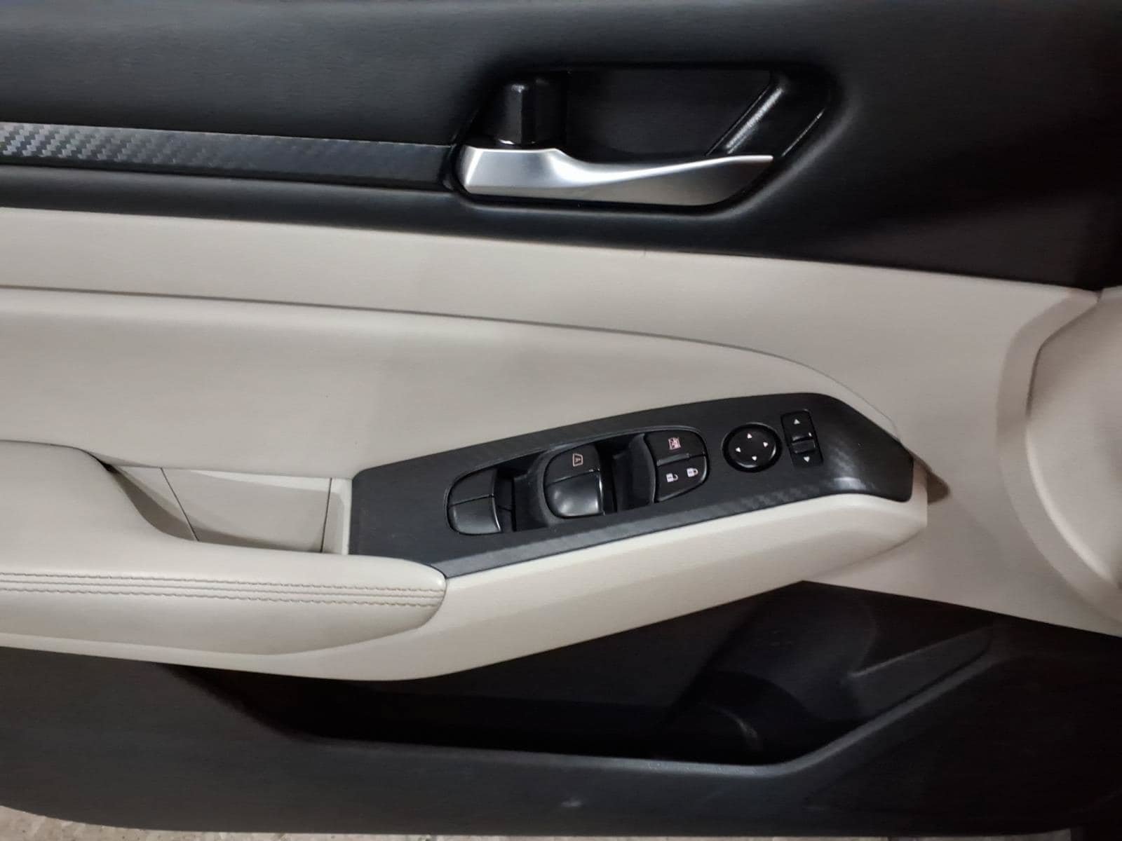 Used 2025 Nissan Altima 2.5 SV FWD image 8