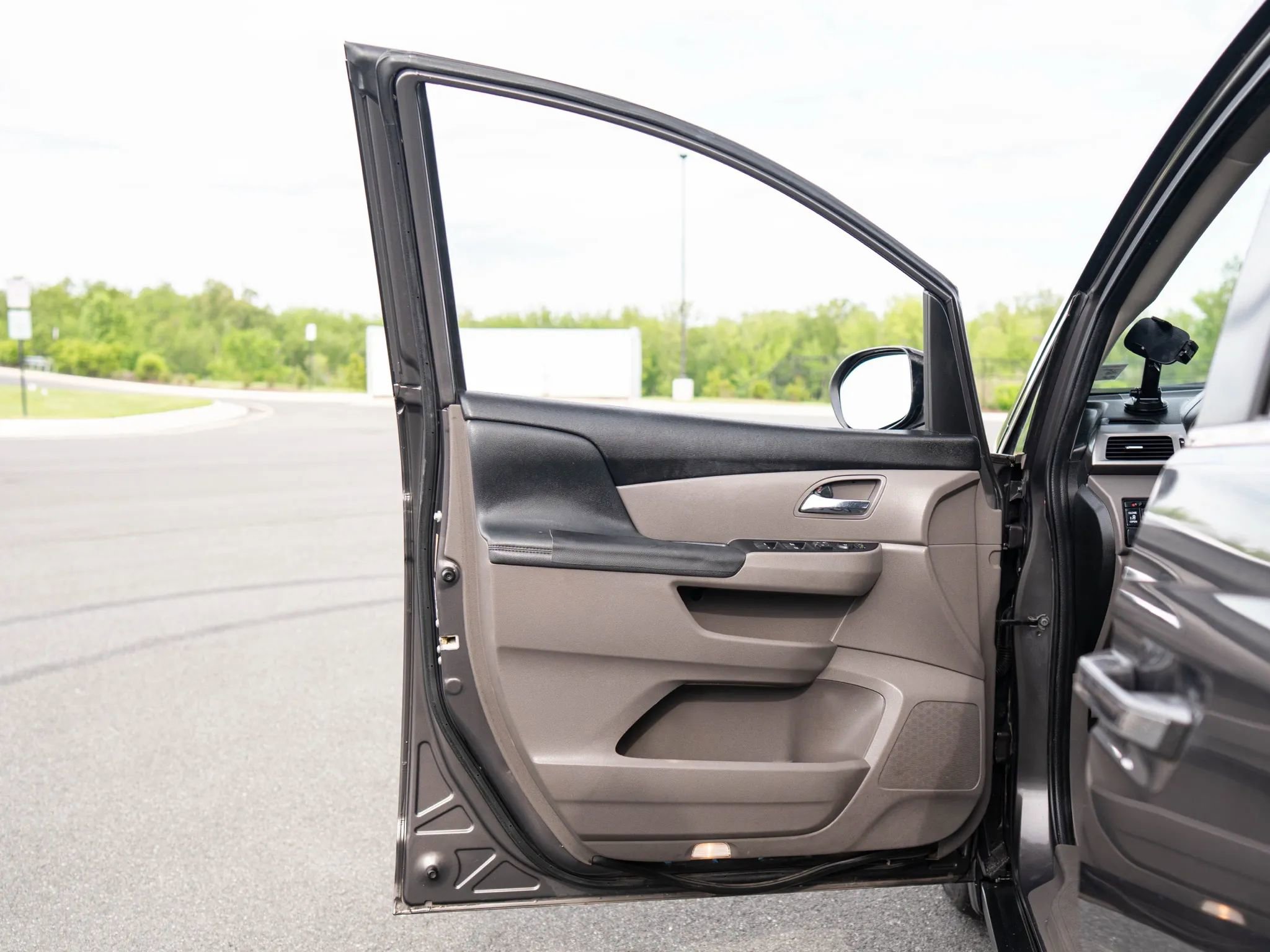 Used 2015 Honda Odyssey EX-L image 25