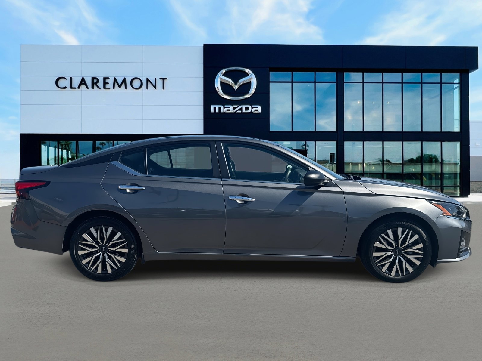 Used 2024 Nissan Altima 2.5 SV image 4