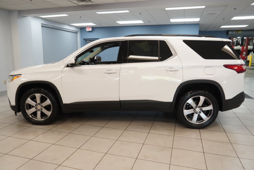 Used 2020 Chevrolet Traverse LT w/ LT Premium Package AWD/4WD image 2