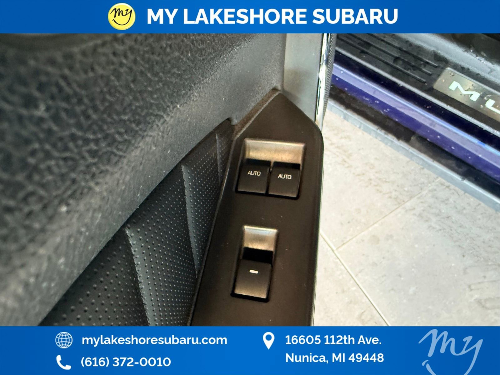 Used 2010 Ford Mustang Convertible image 11