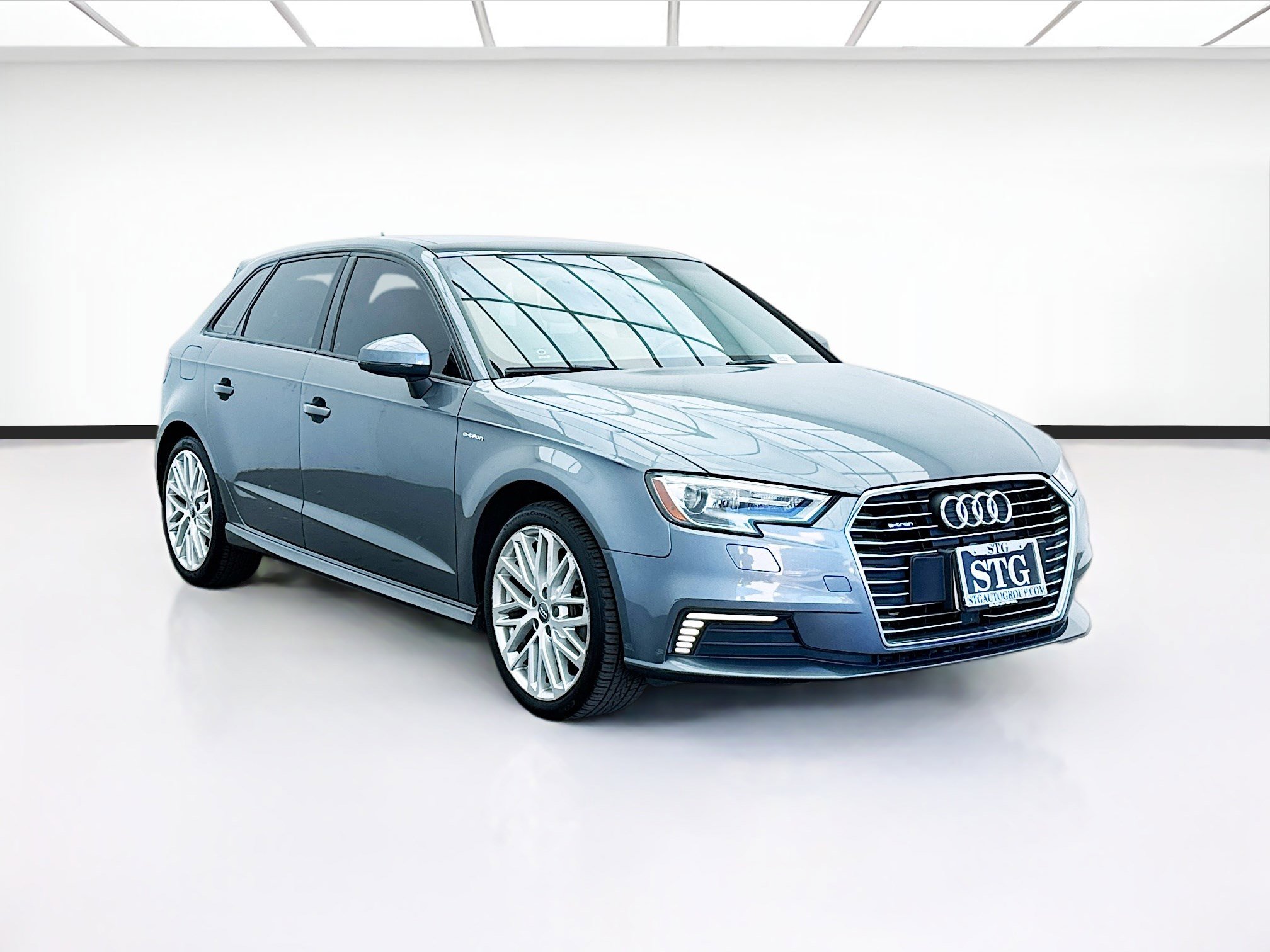 Used 2018 Audi A3 e-tron Premium image 3