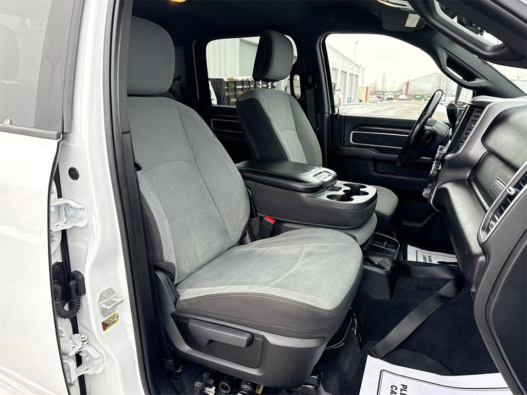 Used 2024 RAM 3500 Big Horn image 24