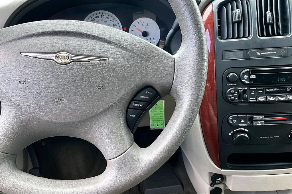 Used 2005 Chrysler Town & Country w/ Popular Equipment Group I FWD image 17