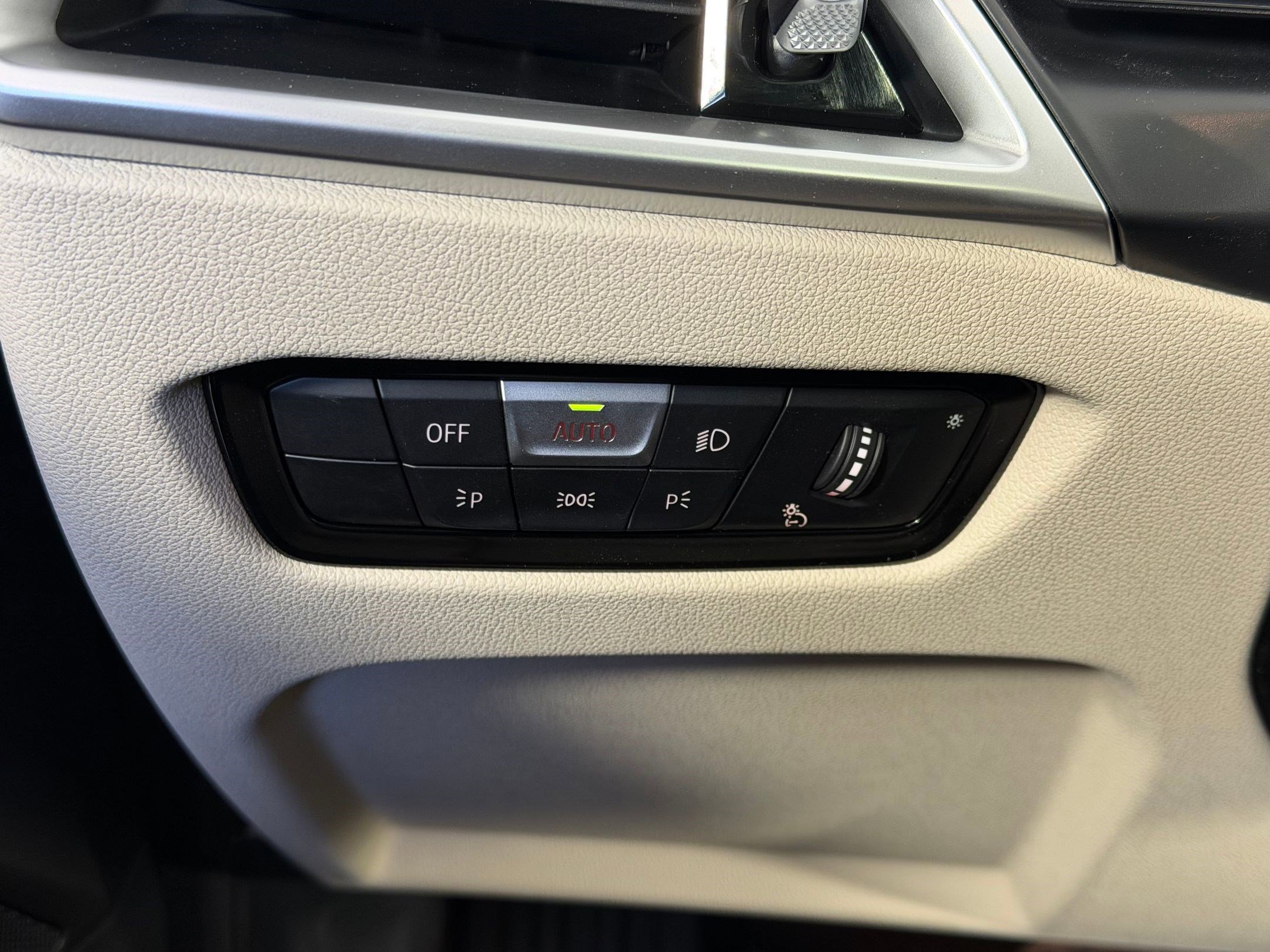 New 2026 BMW 330i Sedan w/ Premium Package image 28