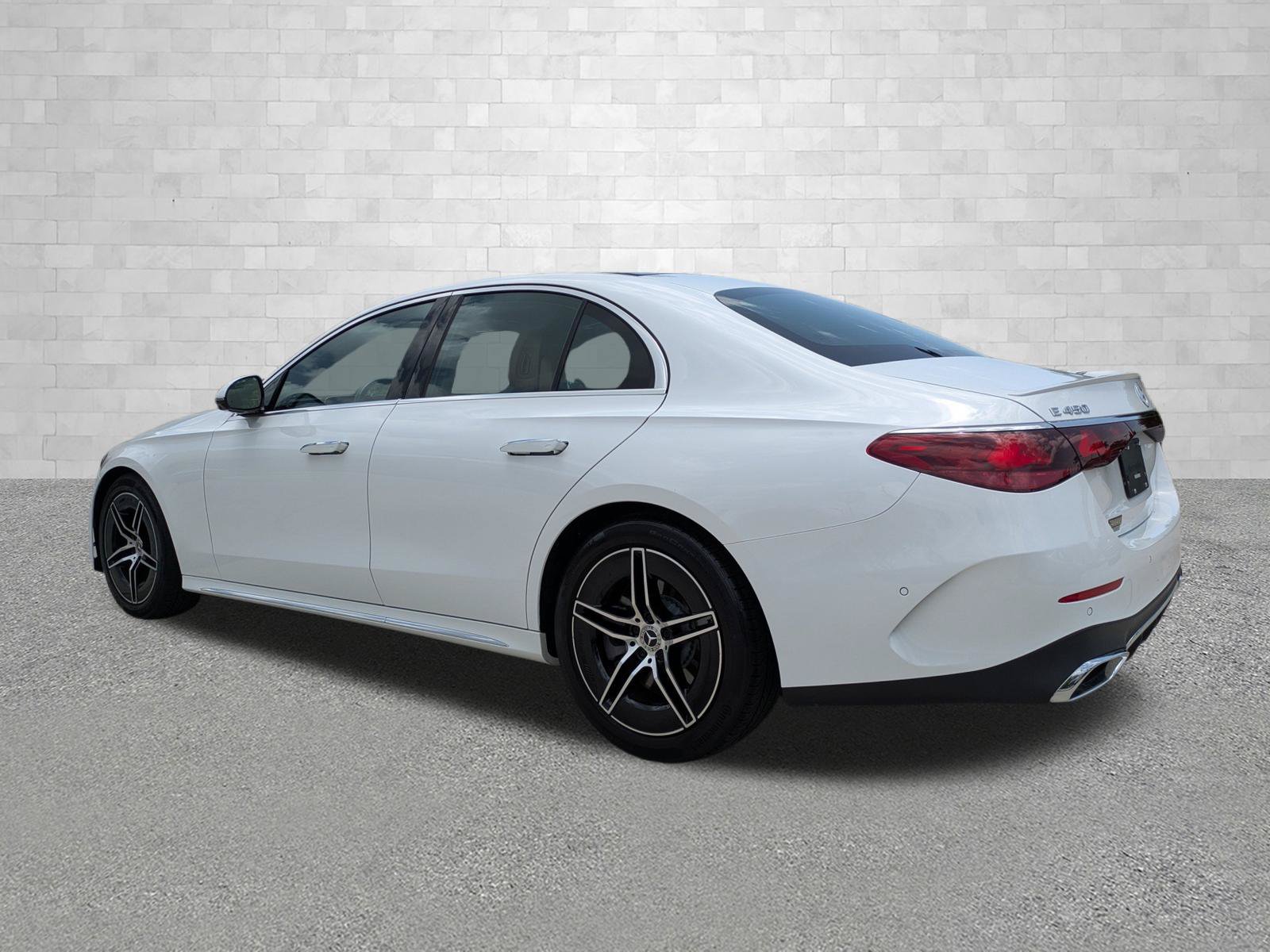 Used 2025 Mercedes-Benz E 450 4MATIC Sedan image 4