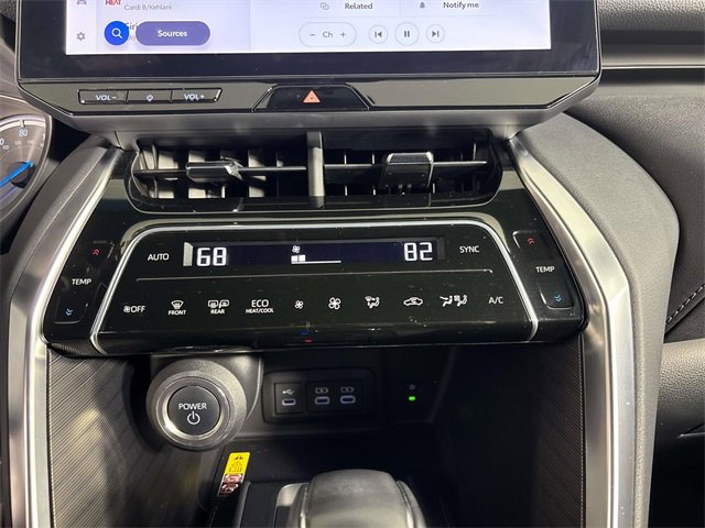 Used 2024 Toyota Venza XLE image 21