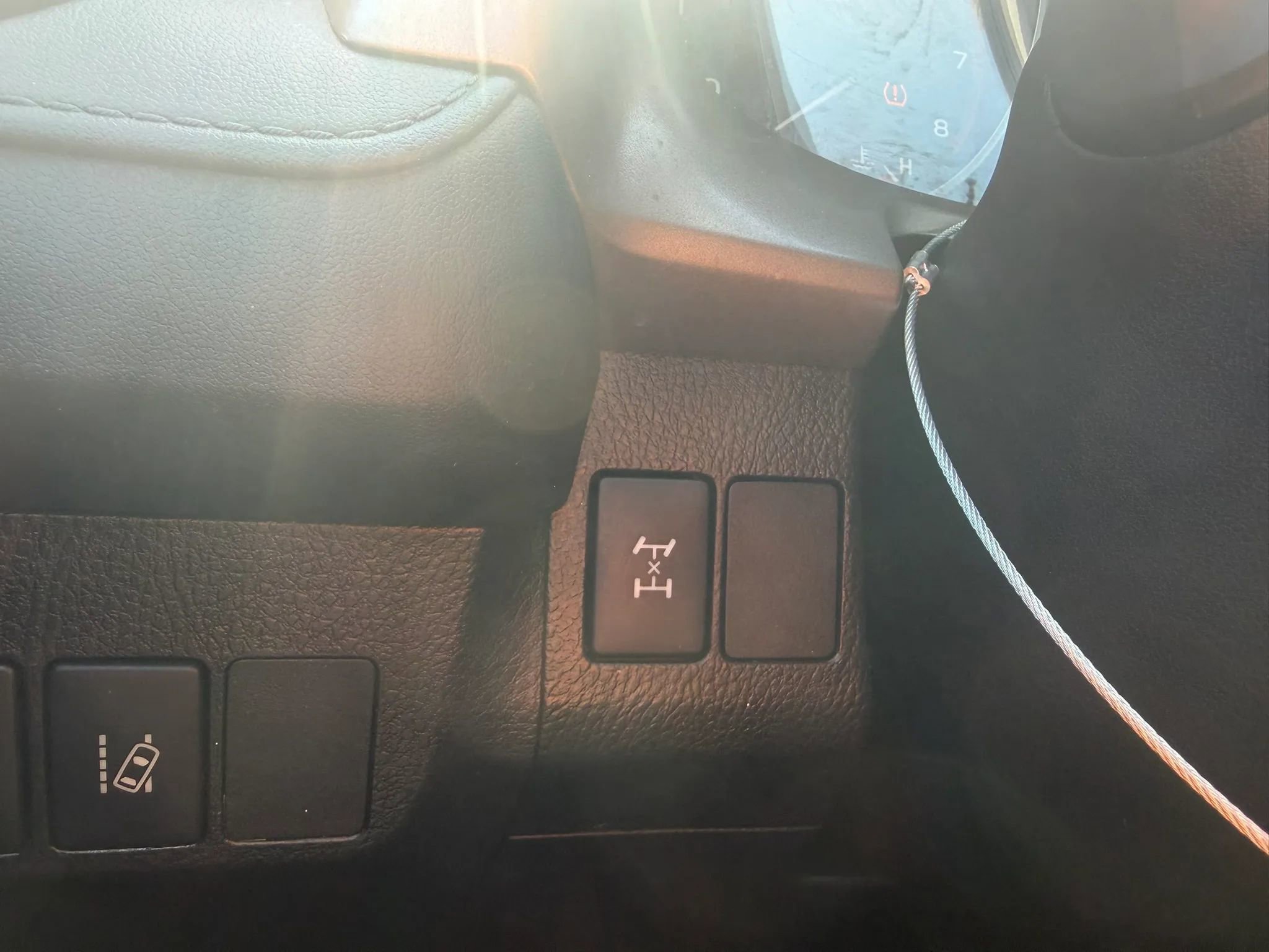 Used 2018 Toyota RAV4 LE w/ All Weather Liner Package AWD/4WD image 18