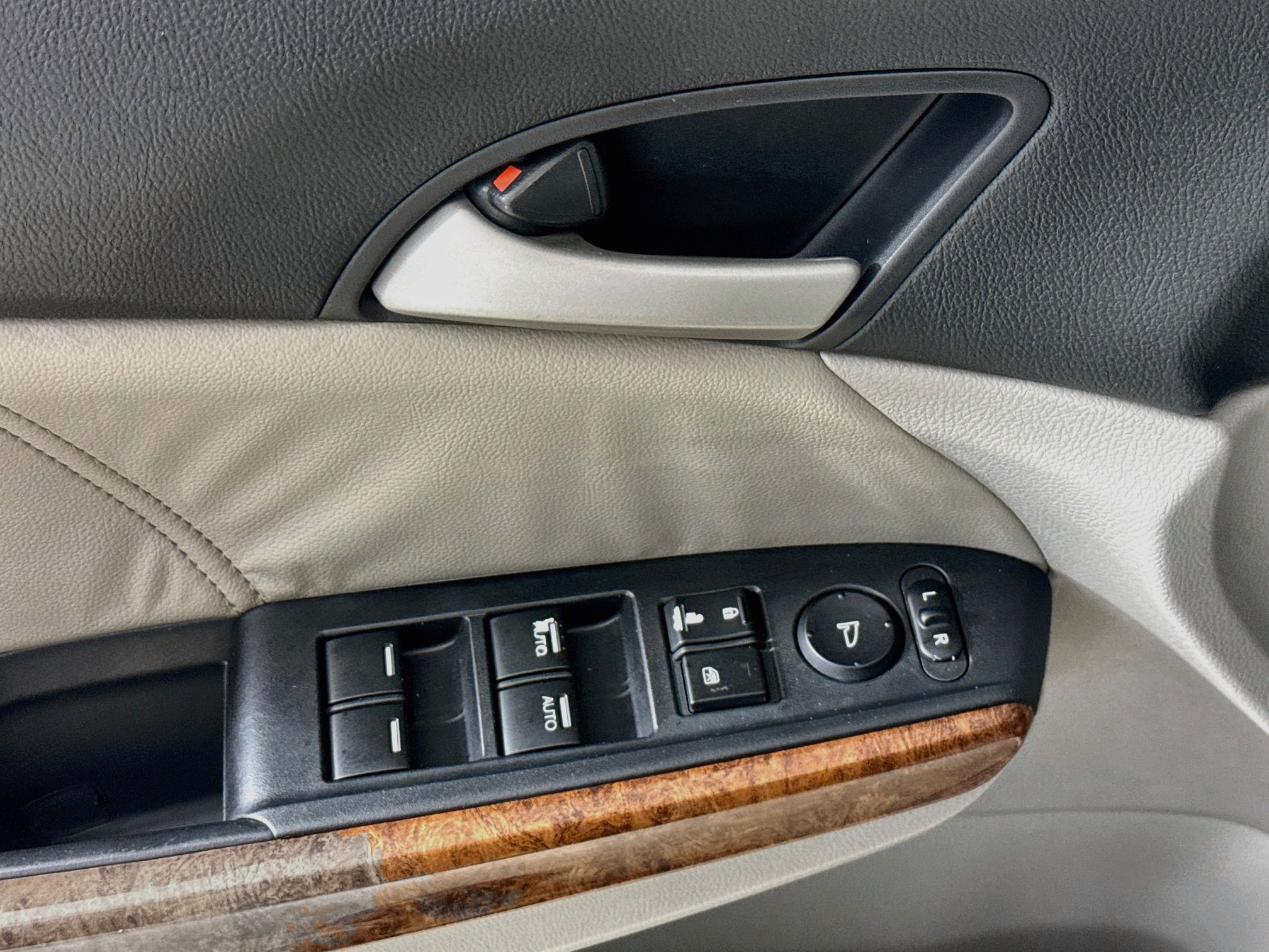 Used 2011 Honda Accord EX-L image 19